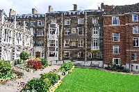London (UK)